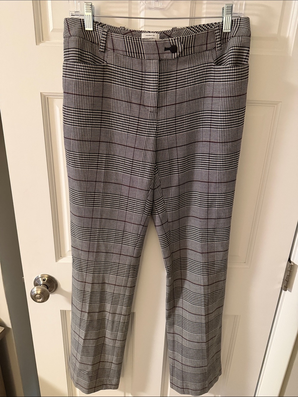 Calvin Klein Modern Fit Glen Plaid
Dress Pants Black White Burgundy Size 2